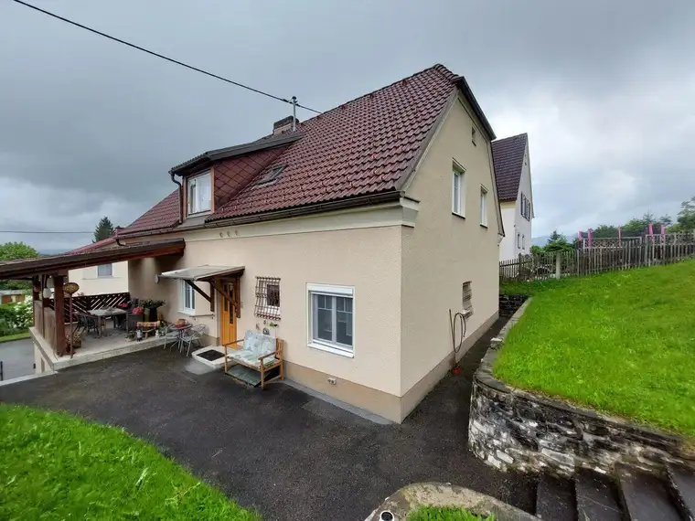 Gemütliches Haus in schöner Wohngegend mit Aussicht in sehr gepflegtem Zustand