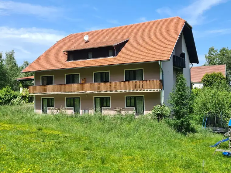 Apartmenthaus mit 8 Eigentumswohnungen sowie eine Großwohnung und Gewerbetrakt in sehr ruhiger Grünlage