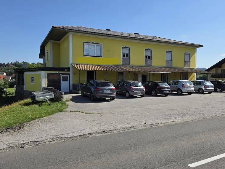 Geräumiges Anwesen samt Nebengebäude mit Potential