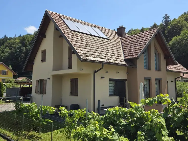 Attraktives drei Giebelhaus mit Luftgalerie in ruhiger Grünlage an einer Sackgasse