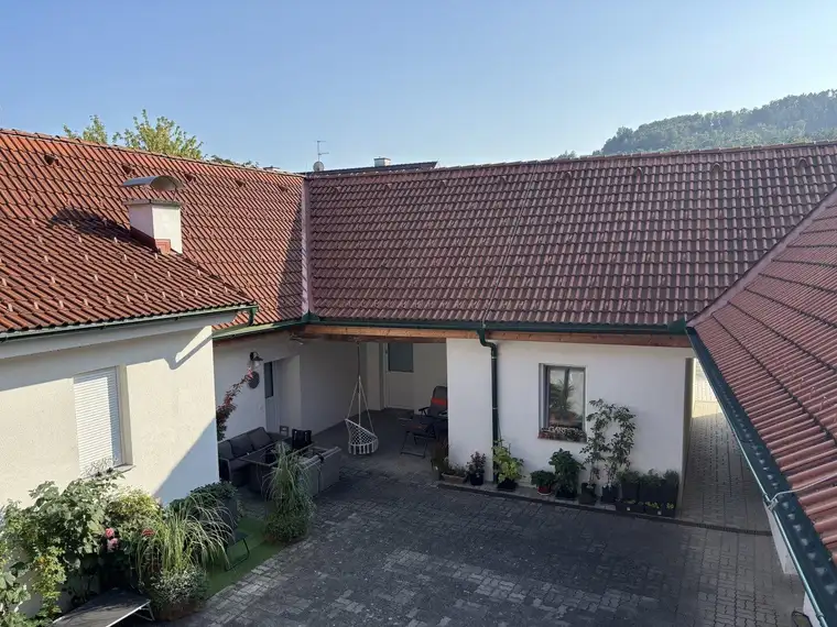 Ehemaliger Vierkanthof mit 8 Wohneinheiten