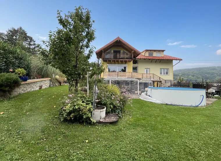 Charmantes 5 Zimmer Haus im Vintage-Look mit Pool