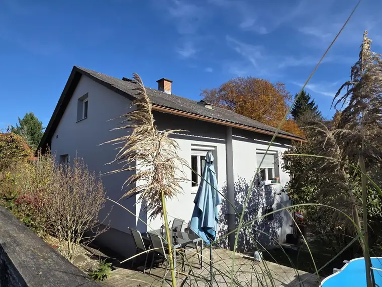 Das besondere Etwas, Klein- Fein- Mein. Entzückendes Wohnhaus mit Erweiterungspotenzial an einer Sackgasse.