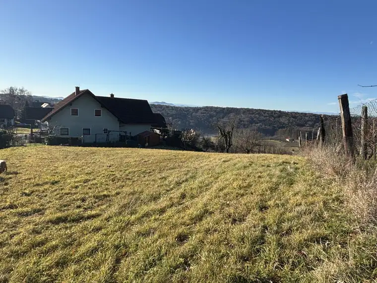 Traumhaft sonniges Baugrundstück in Thermennähe mit herrlich grünem Ausblick