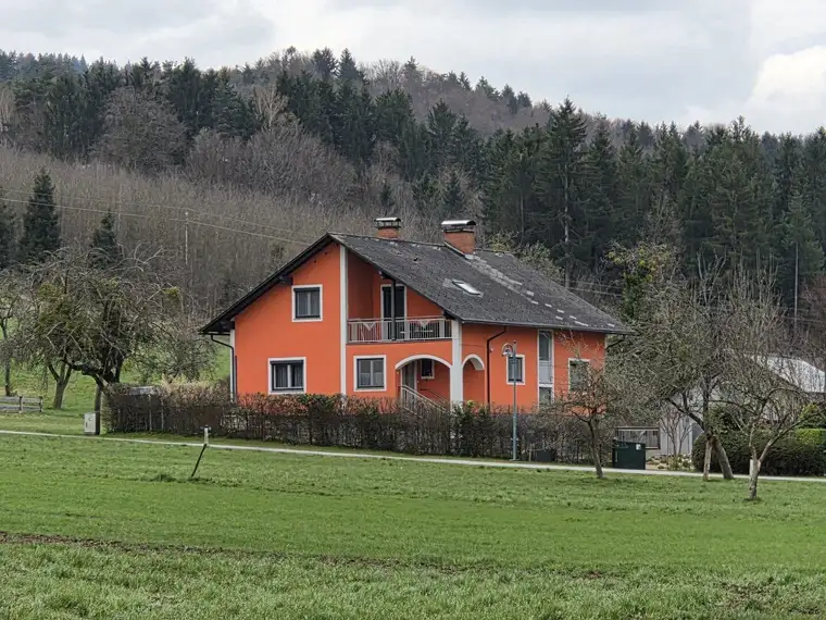 Sehr gepflegtes Wohnhaus mit separaten Nebengebäude und Langcarport in ländlicher und sonniger Sackgassenlage