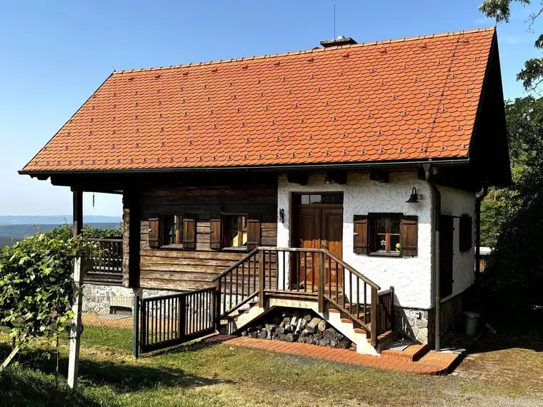 Ausgebautes Kellerstöckl mit Weingarten in absoluter ruhigen Aussichtslage und Fernblick