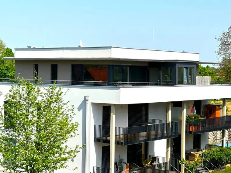 Modernes Penthouse mit eigenem Liftzugang direkt in die Wohnung und dreiseitiger Dachterrasse mit Wintergarten