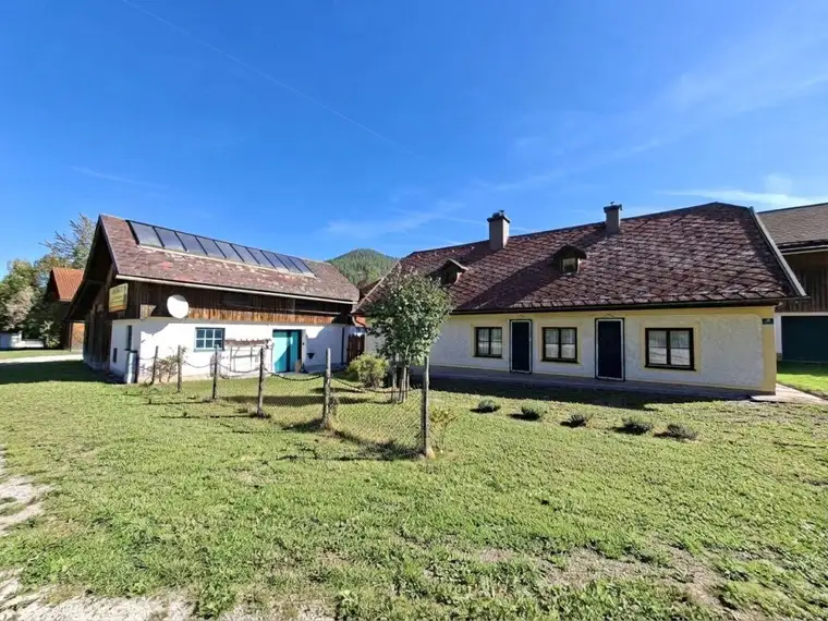 Anwesen mit insges. 23.600m² Fläche, 2 Wohnhäuser, Nebengebäude, Wirtschaftsgebäude, Garagen
