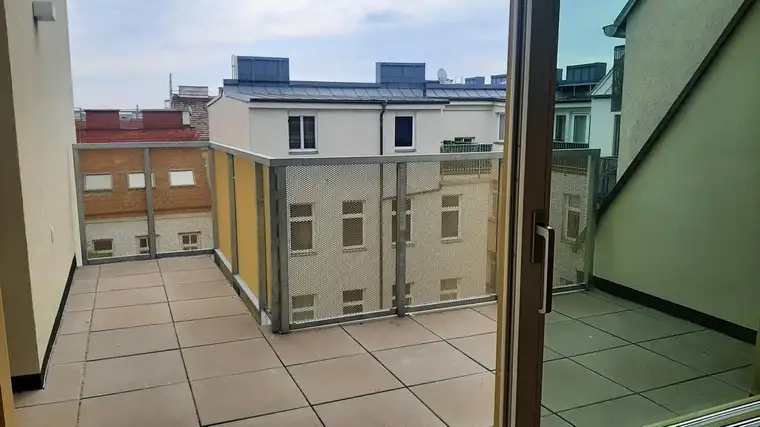 Schöne 3 Zimmer DG-Wohnung