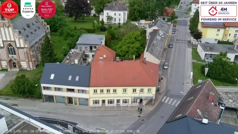 Top Preis - Stadthaus mit 4 Wohneinheiten sowie 3 Gewerbeflächen und ausbaufähigen Rohdachboden im Zentrum von Neunkirchen !