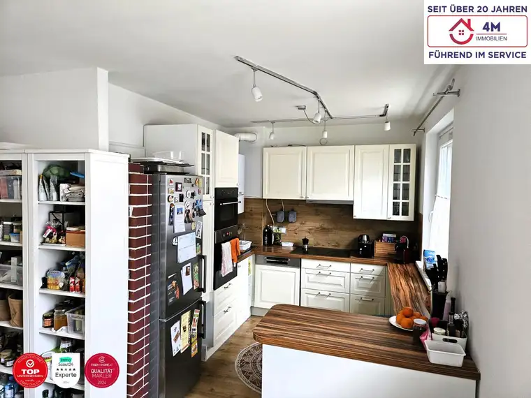 Stilvolle 3-Zimmer-Wohnung mit Loggia, Schwedenofen und Parkplatz