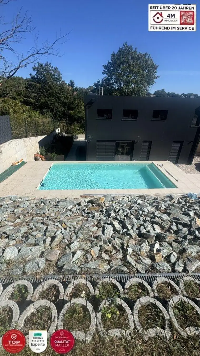 Eine Villa die sich abhebt, exklusives Architektur-Highlight, KNX Smart Home, Niedrigenergiehaus mit Pool, Photovoltaik- und Klimaanlage, elektrisch. Raffstores