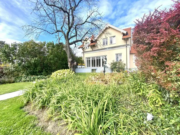 Generalsanierte Altvilla mit herrlichem Garten, Saunahaus, Ruhelage, klimatisiert, Heizung und Kühlung mittels Wärmepumpe