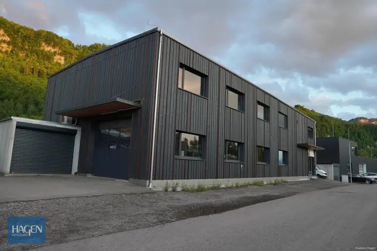 Vielseitig verwendbare Gewerbehalle mit guter Infrastruktur in Hohenems