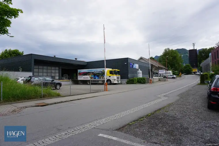 Vielseitig verwendbares Betriebsgebäude in guter Lage von Sulz zu verkaufen
