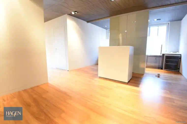 Moderne Büro- oder Praxisräumlichkeit in der Fußgängerzone in Bregenz zu vermieten!