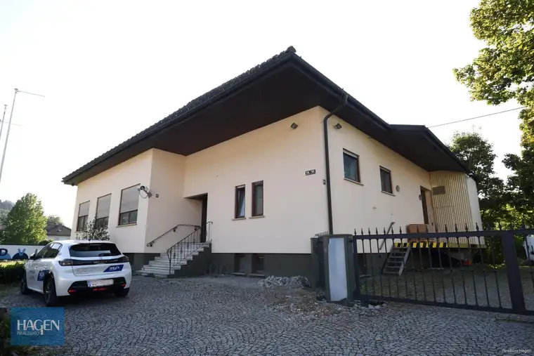 Betriebsgebäude direkt an der Hofsteigstraße in Schwarzach zu vermieten - Sehr gute Werbelage!