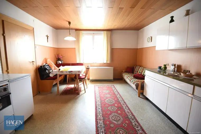 Leistbare und großzügige Altbauwohnung für Familien!