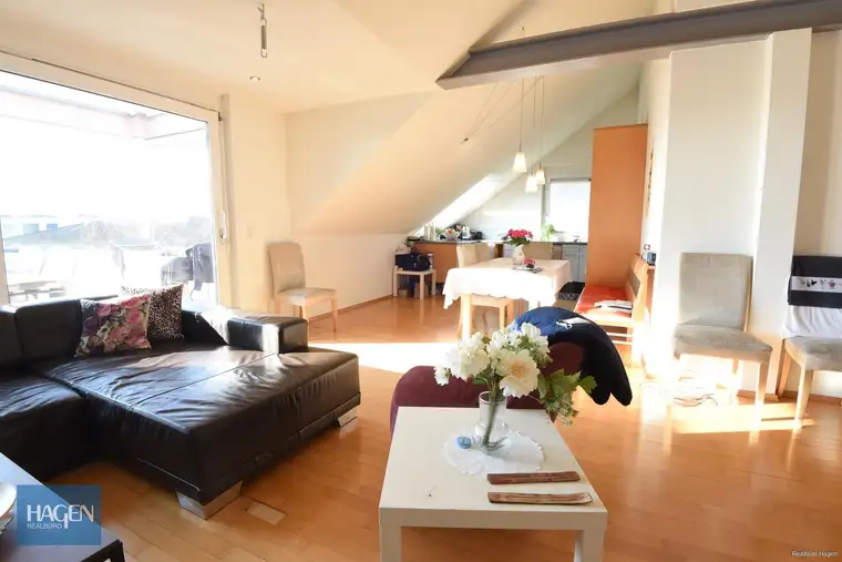 Helle 3 Zimmer Dachgeschosswohnung mit großer Terrasse und toller Aussicht in zentraler Lage von Lustenau!