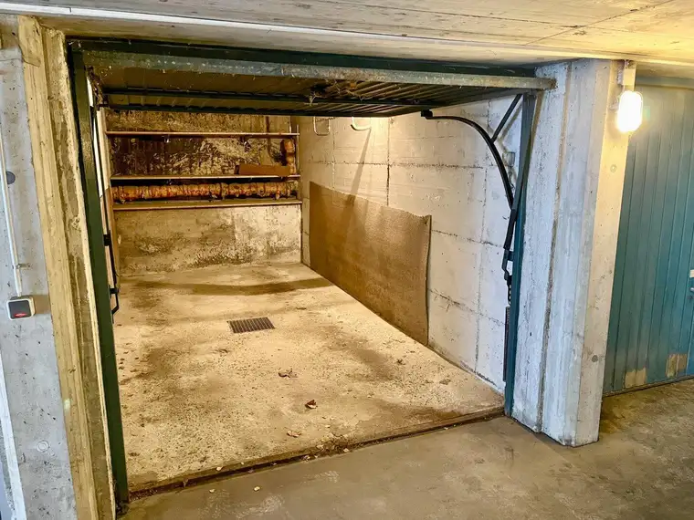 Versperrbare Garagenbox in Amras ab sofort zu mieten