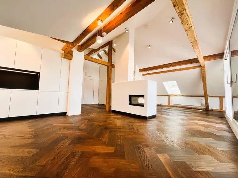 NAHE Innsbruck: Modern-alpine, ca. 150 m² große, klimatisierte Dachgeschosswohnung mit 2 Dachterrassen zu mieten!