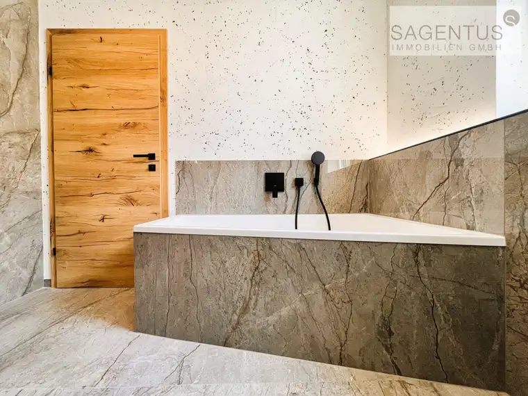 WOHNTRAUM in BESTLAGE: Repräsentative 4-Zimmer-PENTHOUSE-Wohnung mit zusätzlicher offener Galerie und über 100m² Terrassenfläche zu kaufen!