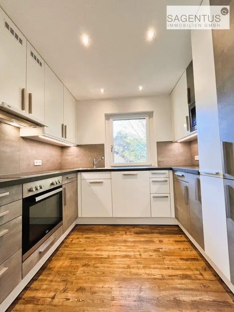 AB SOFORT: Wunderschöne, sanierte 2-Zimmerwohnung mit WEST-Balkon in Innsbruck zu mieten!