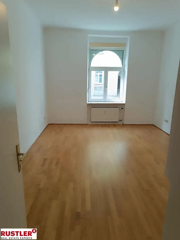 Nähe Innenstadt: GERÄUMIGE 2-Zimmerwohnung