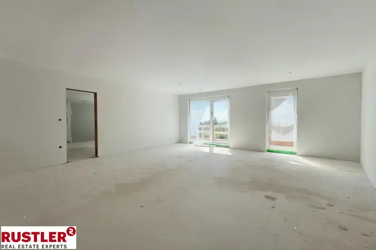Pyramidenblick: familienfreundliche 4 Zimmerwohnung mit südseitigem Balkon