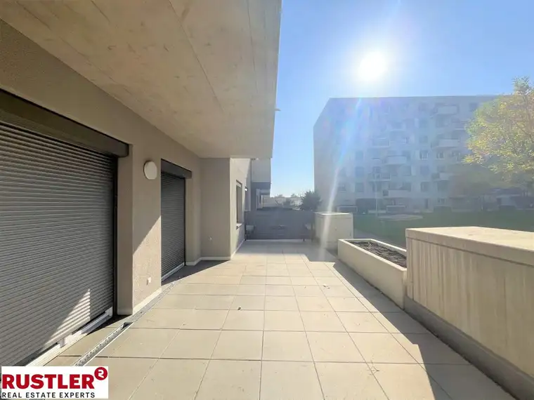 Helle 2-Zimmerwohnung im Erdgeschoß mit GROSSER Terrasse