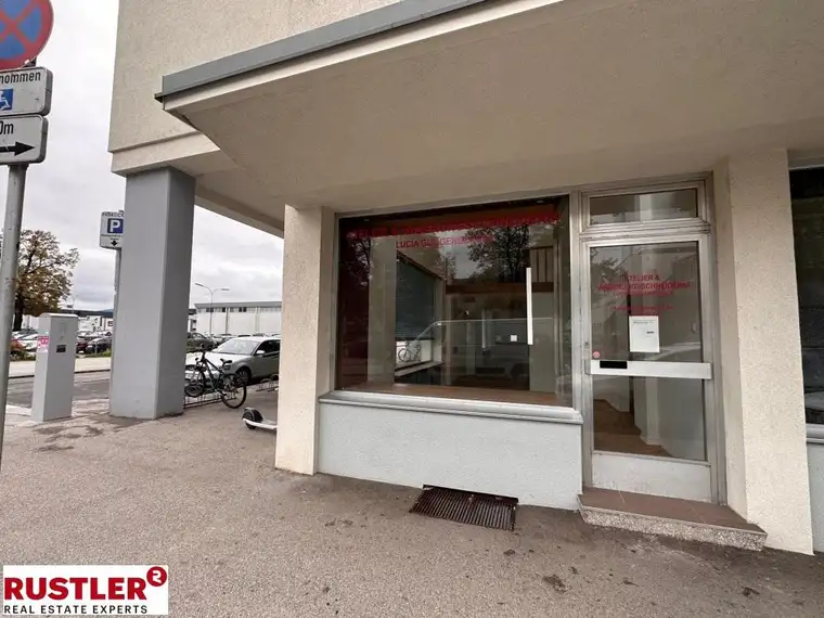 Innovatives Geschäftslokal mit großen Schaufenstern in Frequenzlage 