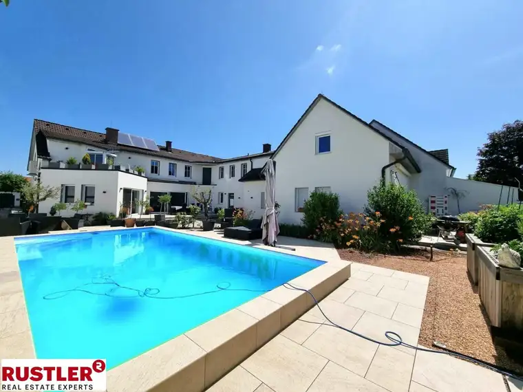 Großzügiges Einfamilienhaus mit separater Wohneinheit &amp; Pool