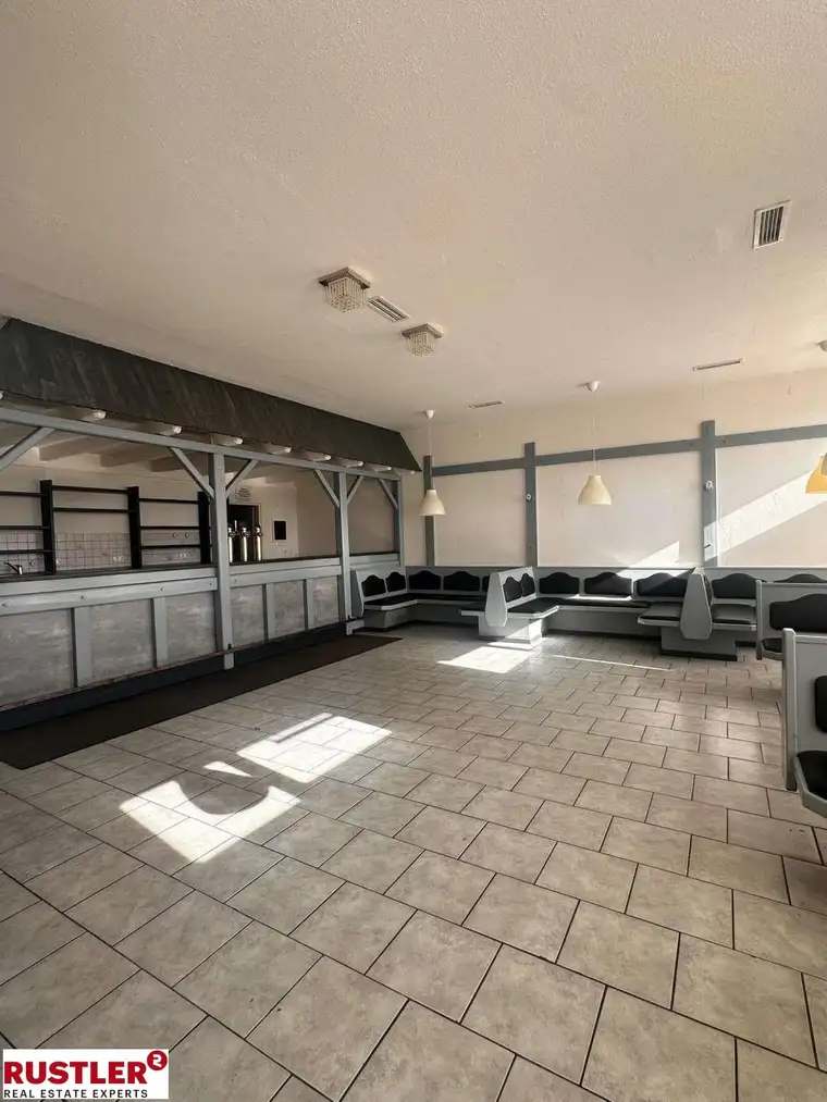 Südseitig, hell &amp; flexibel - ehemalige Gastrofläche mit vielen Nutzungsmöglichkeiten 