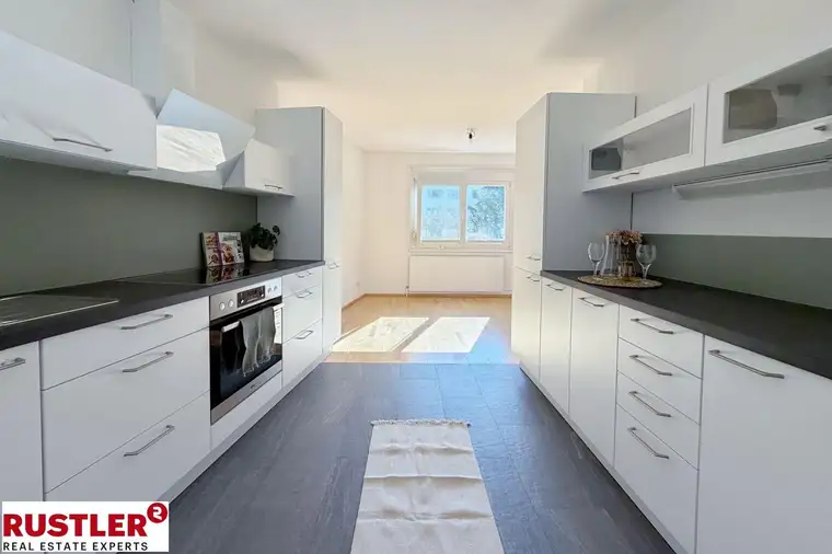 Familienfreundliche 4 Zimmerwohnung mit Garten und 2 Carports in ruhiger Lage 