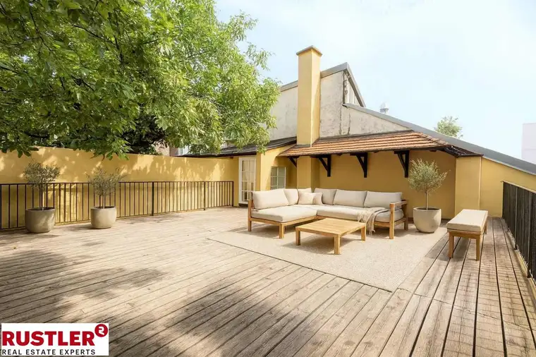 INNENHOF-OASE mit riesiger Terrasse in der Innenstadt