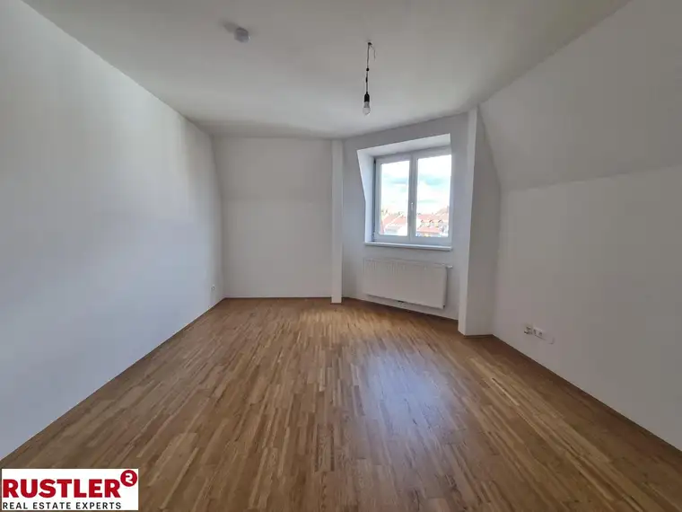 Zentrale 3-Zimmer-Dachgeschosswohnung nahe Augarten &amp; TU Graz