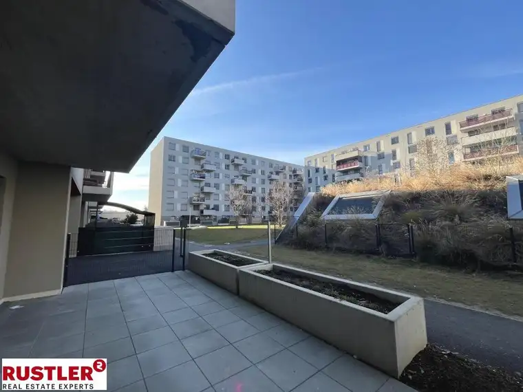 Helle 2-Zimmerwohnung im Erdgeschoß mit GROSSER Terrasse
