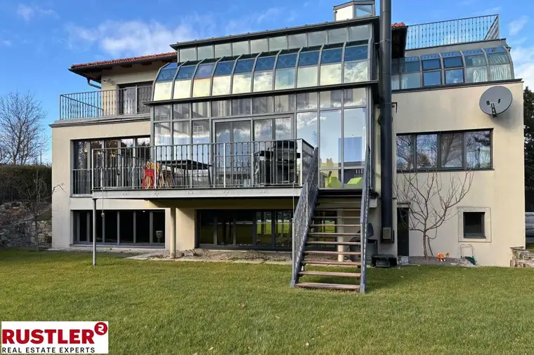 Ein Rückzugsort der Extraklasse – Villa mit unvergleichlichem Panorama in Brunn am Gebirge