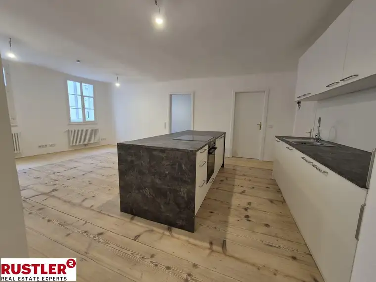 HERRLICHE 3-RAUM-ALTSTADTWOHNUNG 