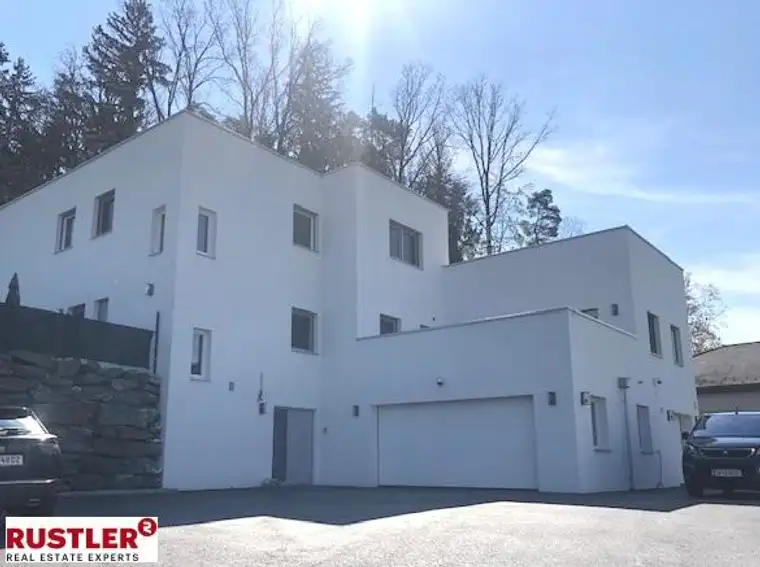 Moderne Familienvilla in Ruhelage