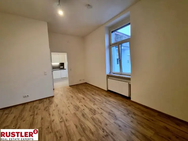 Erstbezug nach Sanierung I Zentrale Stadtwohnung mit separater Küche