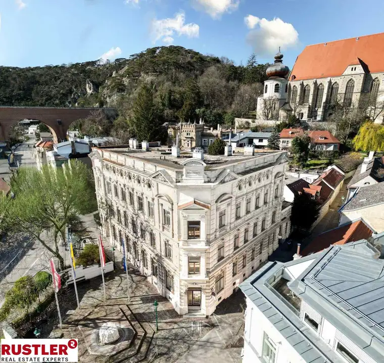 Stadtleben und Ruhe vereint: 2-Zimmer-Wohnung mit privater Innenhofterrasse