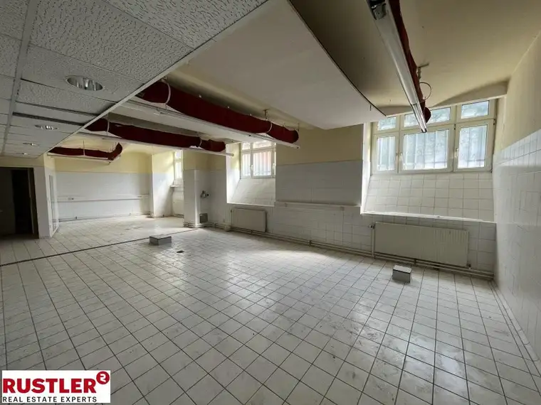 Vielseitig nutzbare und branchenfreie Gewerbefläche auf der Rossauer Lände 