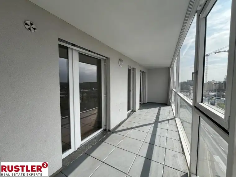 Attraktive 2 Zimmer Wohnung mit riesiger LOGGIA