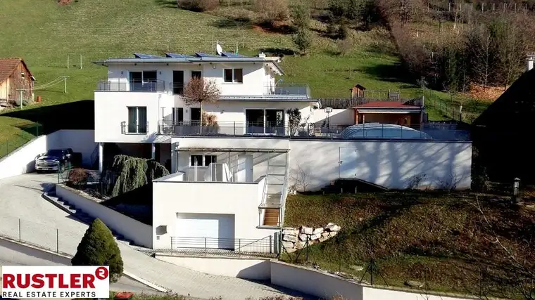  Gedersberg: Moderne und attraktive Villa!