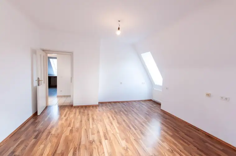 MÖDLING - SONNIGES DACHGESCHOSS MIT GRÜNBLICK