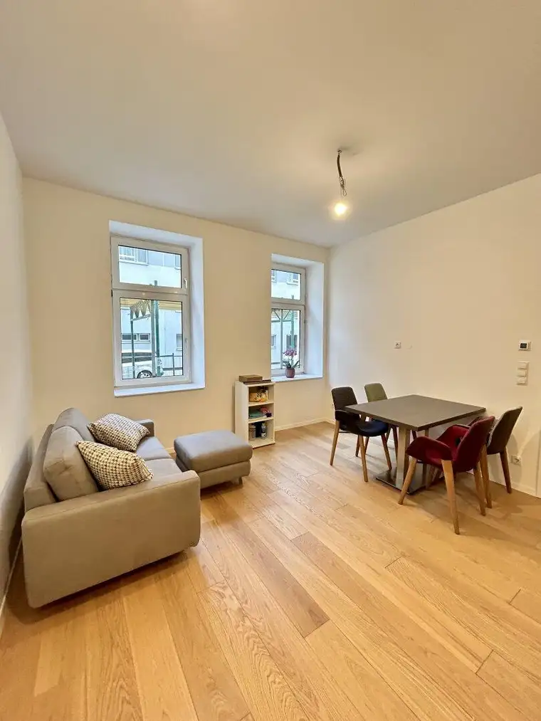 Betül Cakmak, Wohnsalon Immobilien GmbH