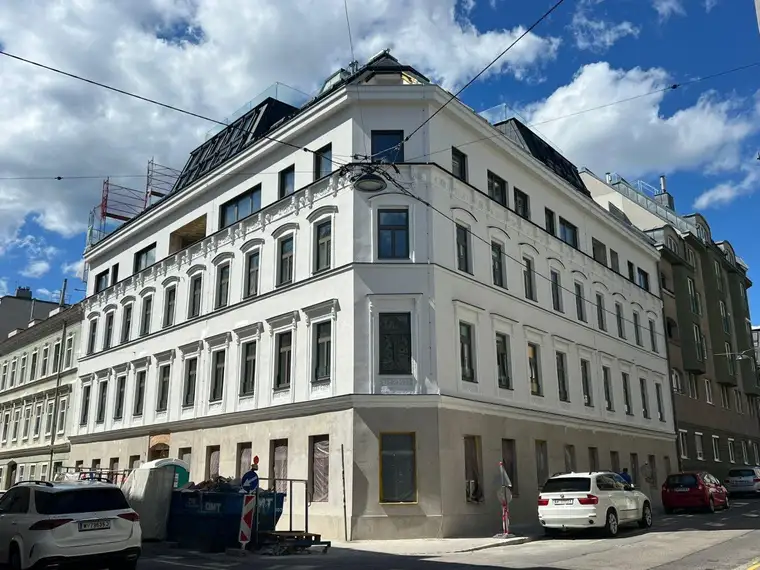 Betül Cakmak, Wohnsalon Immobilien GmbH