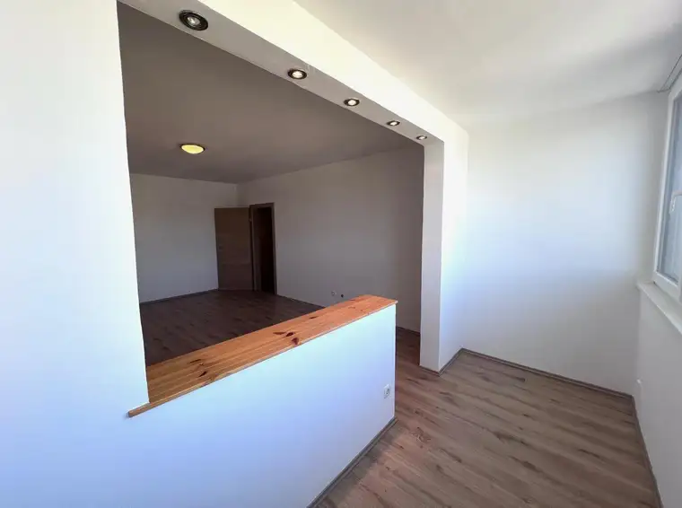BADEN - GEPFLEGTE WOHNUNG MIT WEITBLICK UND TOLLER RAUMAUFTEILUNG