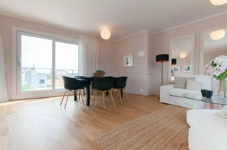 PROVISIONSFREI: FANTASTISCHE DG-WOHNUNG MIT TERRASSE &amp; BALKON